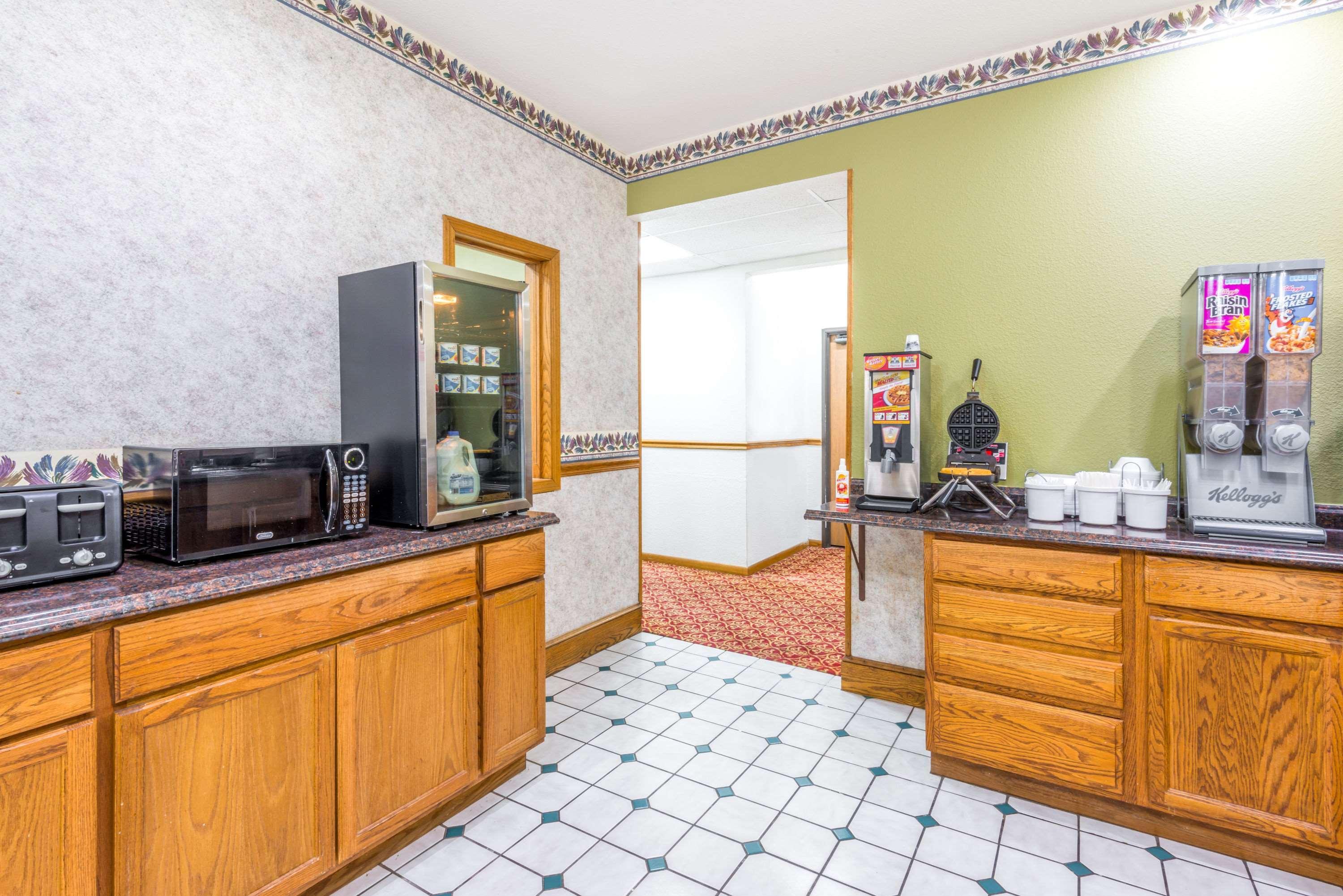 Super 8 By Wyndham Platte City Kansas City Area מראה חיצוני תמונה