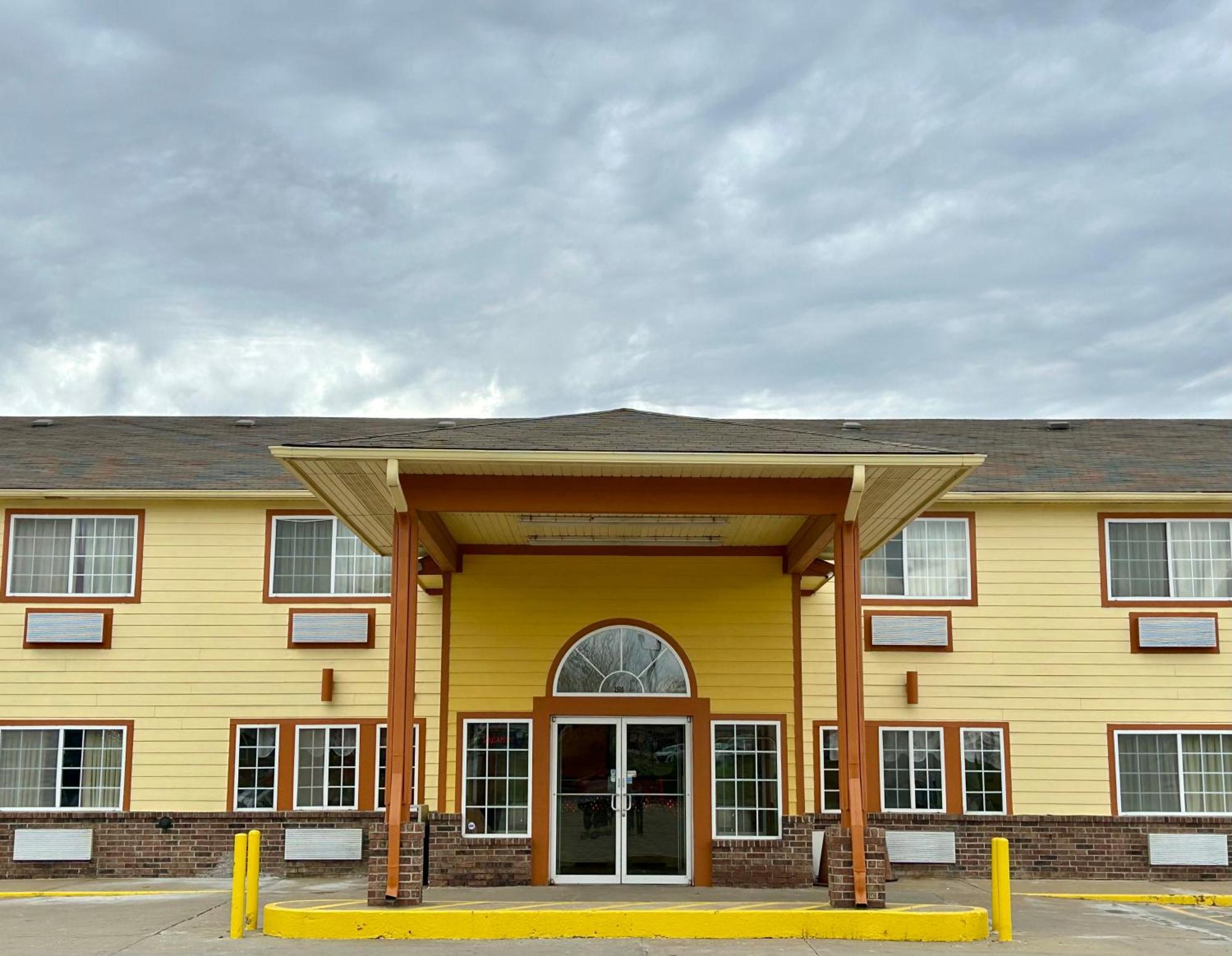 Super 8 By Wyndham Platte City Kansas City Area מראה חיצוני תמונה